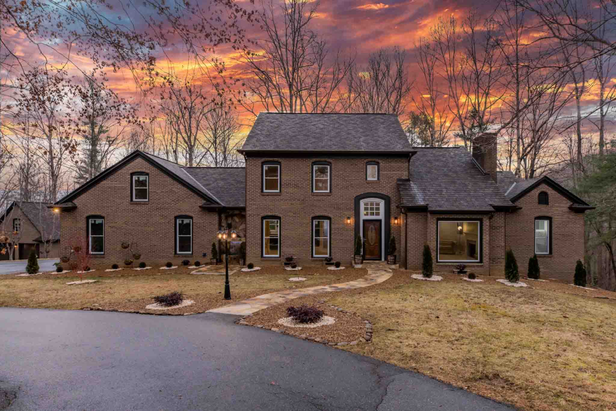 64d93d666355a43c4a86679a030d35b6_L image The Art of Exterior Real Estate Photography: How To Showcase Your Properties in the Best Light
